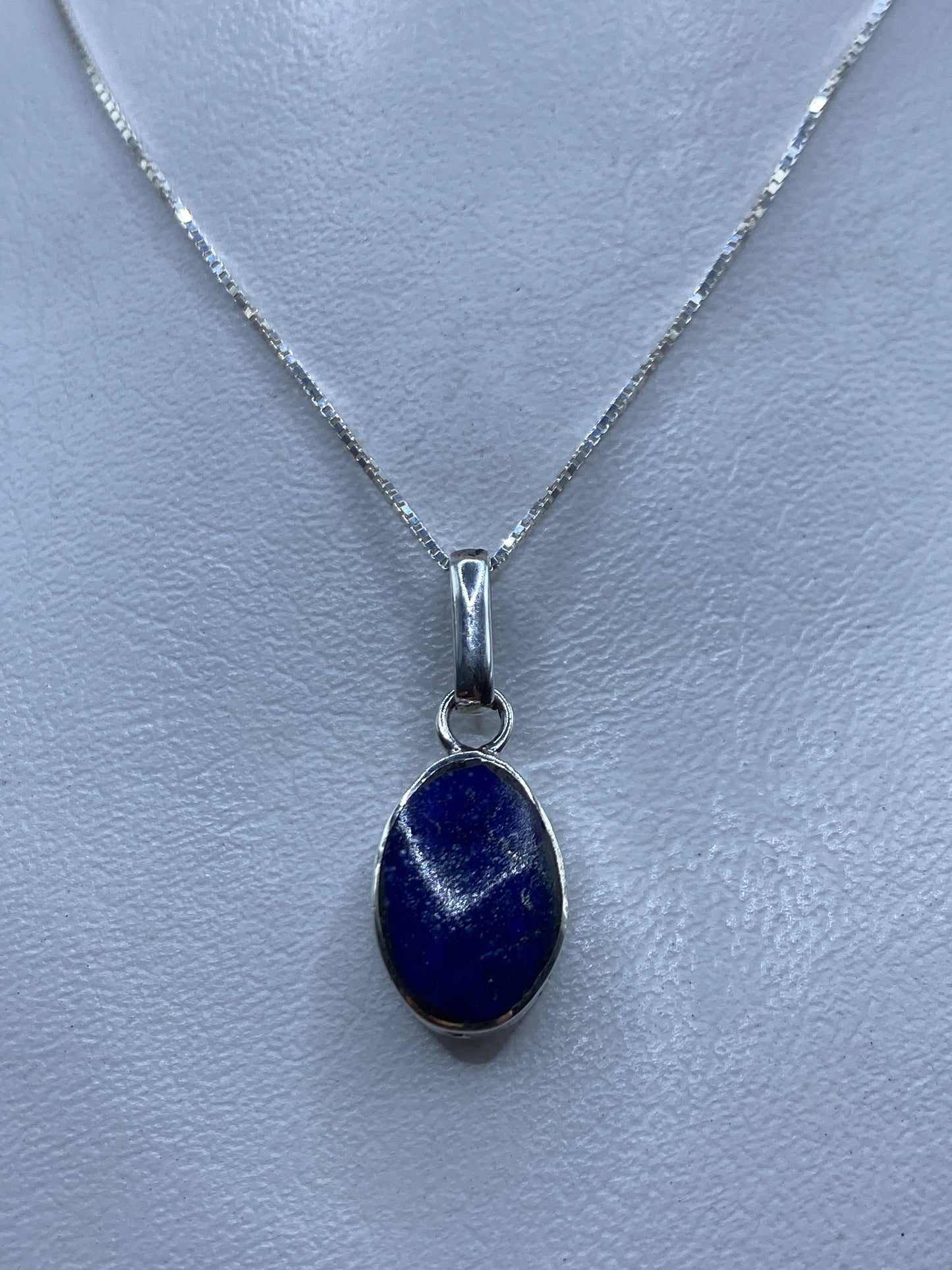 Dije de plata .950 con malaquita verde sobre cadena plateada