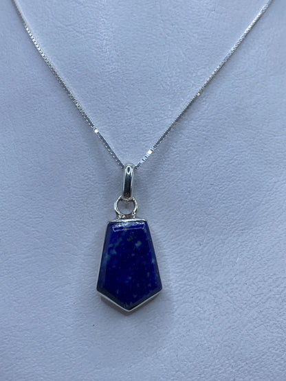Dije de plata .950 con piedra azul incrustada, 3.2 cm de largo