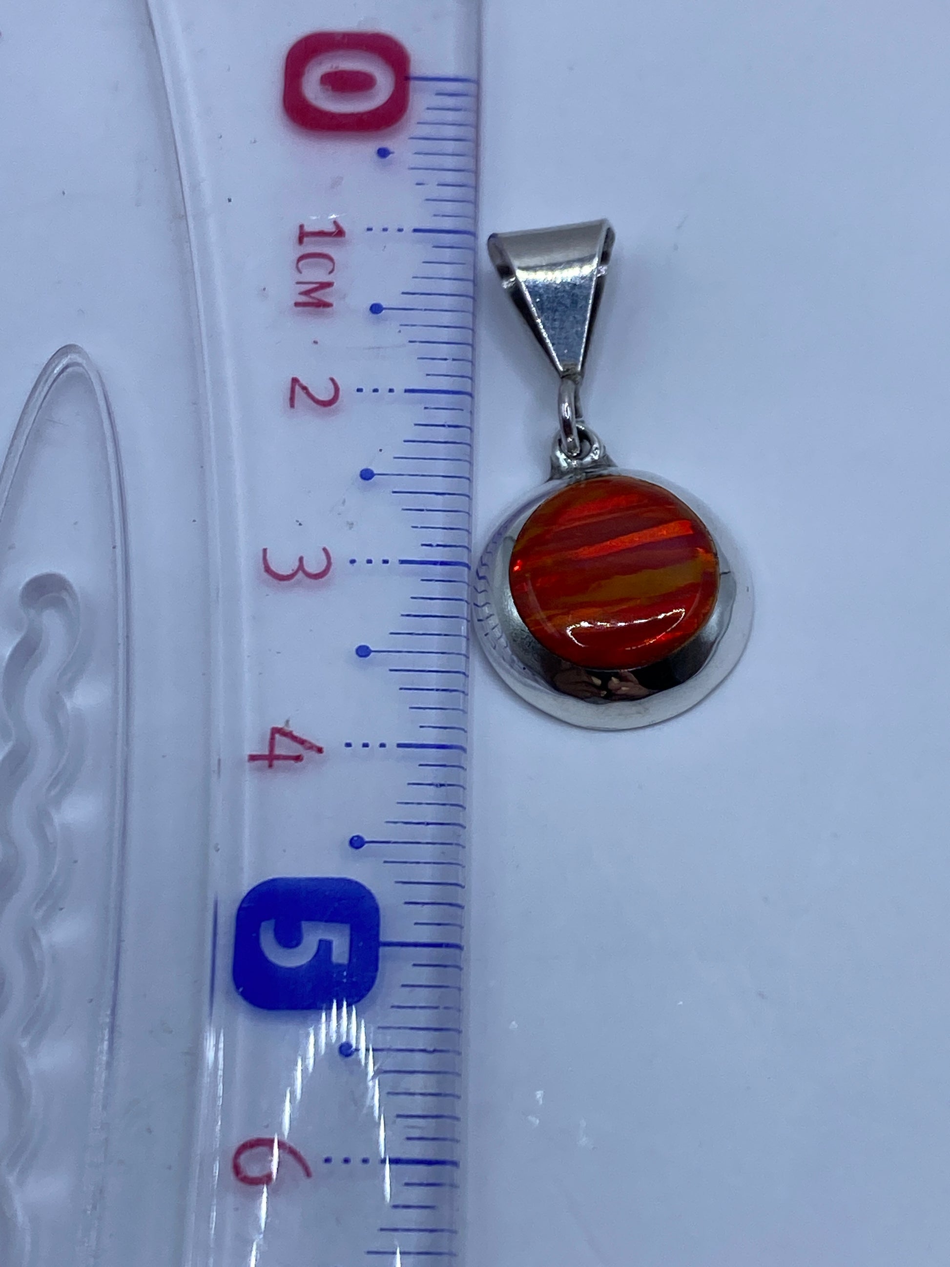 Reverso del dije mostrando el Quinto .925 grabado