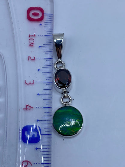 Reverso del dije mostrando el Quinto .950 grabado