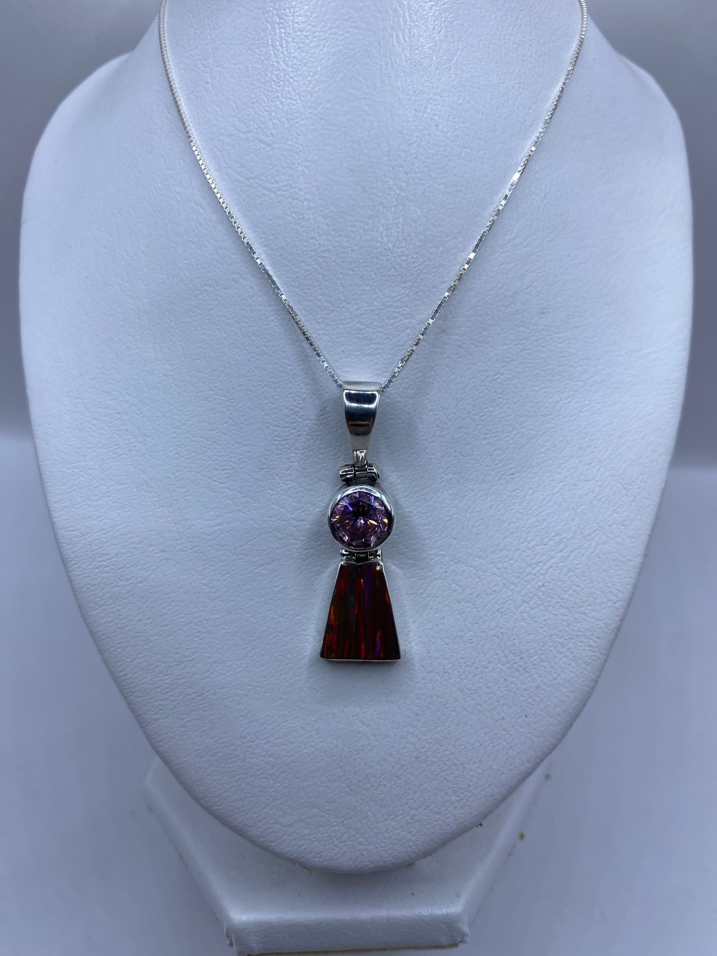 Dije de 4.4 cm de largo en plata .950 sobre regla, sin cadena