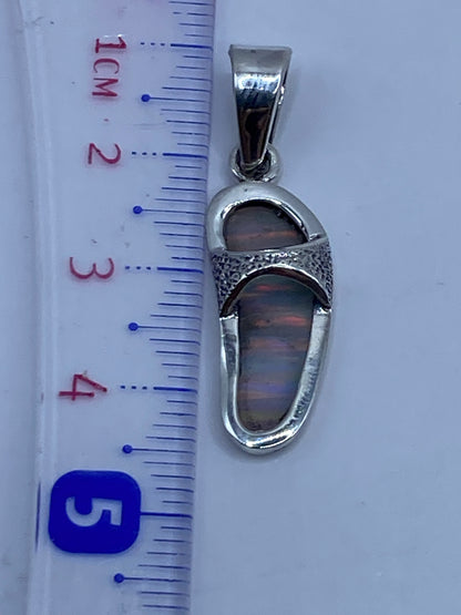 Marca de Quinto .950 en el reverso del dije de ópalo