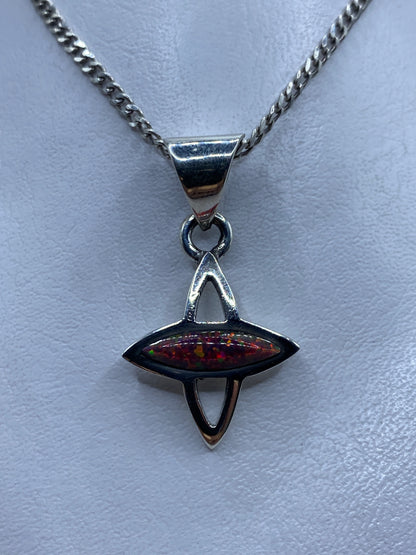 Dije de plata .950 con ópalo de fuego rojo-naranja en forma geométrica de Taxco