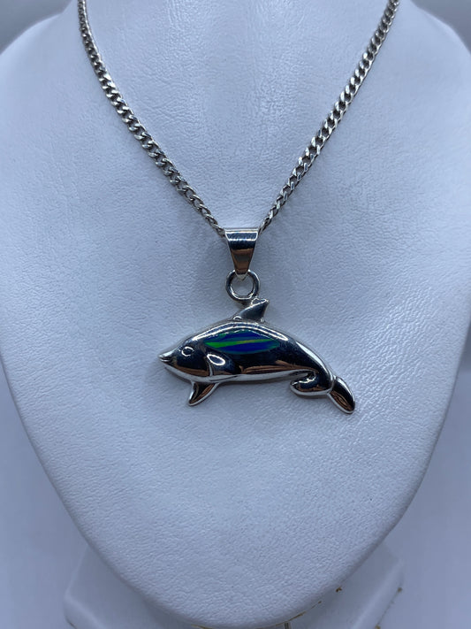 Ballena de plata .925 Taxco con incrustación de piedra azul brillante