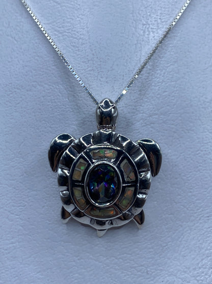 Dije tortuga en plata .950 con ópalo de fuego multicolor engastado a mano