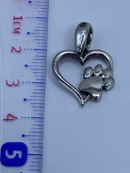 Dije de 3.3 cm junto a regla en centímetros para escala