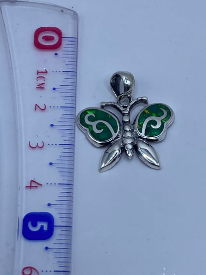 Reverso del dije mariposa de plata pura .950 con sello de Quinto