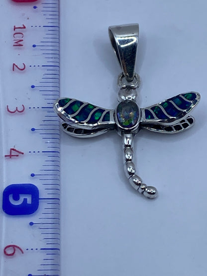 Reverso del dije con detalle del acabado pulido de la plata .950