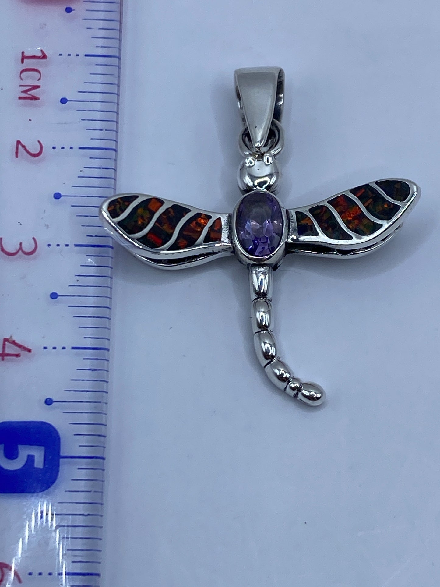 Libélula de plata .950 con piedra ópalo multicolor colgada en cadena