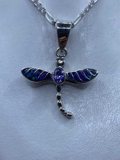 Dije libélula de plata .950 con Ópalo de Fuego azul profundo, alas abiertas