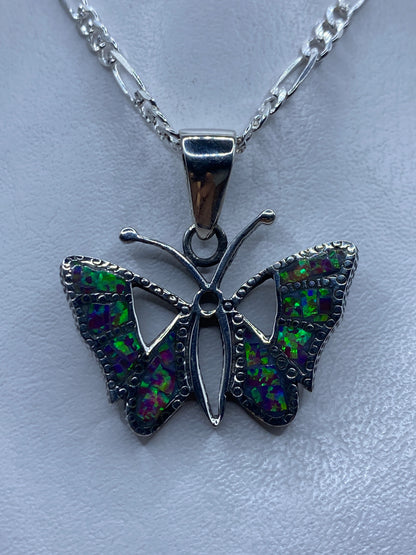 Dije mariposa de plata .950 con ópalo de fuego multicolor, vista frontal