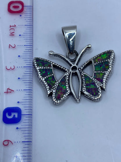 Mariposa de plata .950 con ópalo de fuego, comparación de tamaño con regla (4.2 cm)