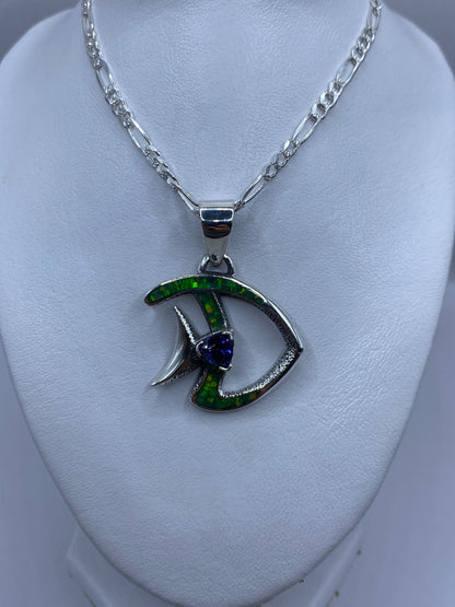 Detalle de la serpiente y el granulado de plata en el cuerpo