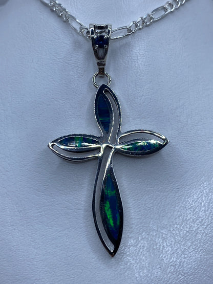 Dije cruz de plata con Opalo de Fuego azul engastado a mano