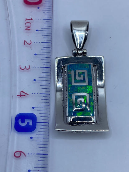 Dije de Taxco sobre fondo blanco con marca del Quinto .950