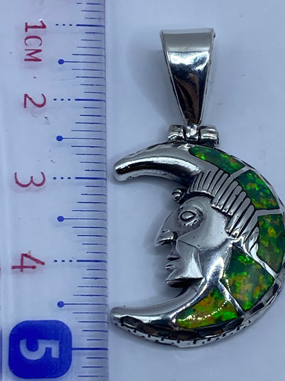 Reverso del dije lunar con textura prehispánica en plata pura .950