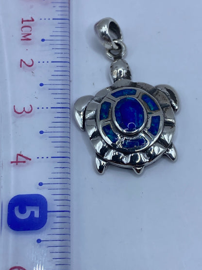 Dorso del dije tortuga con el Quinto .950 grabado, 4.2 cm de largo