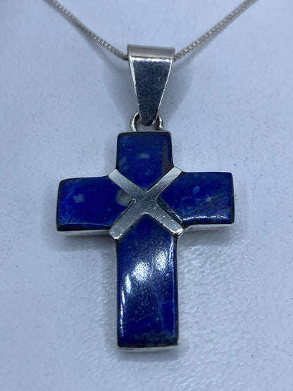Dije cruz de plata .950 con lapislázuli azul profundo engastado a mano