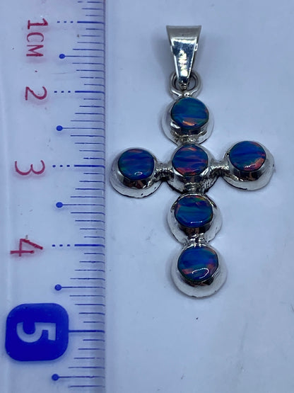 Medición de la cruz: 4.6 cm de largo