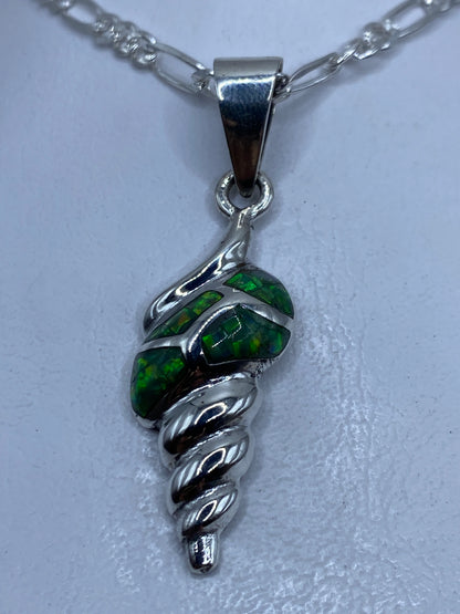 Dije de plata con Ópalo de Fuego verde limón en cadena de plata .950