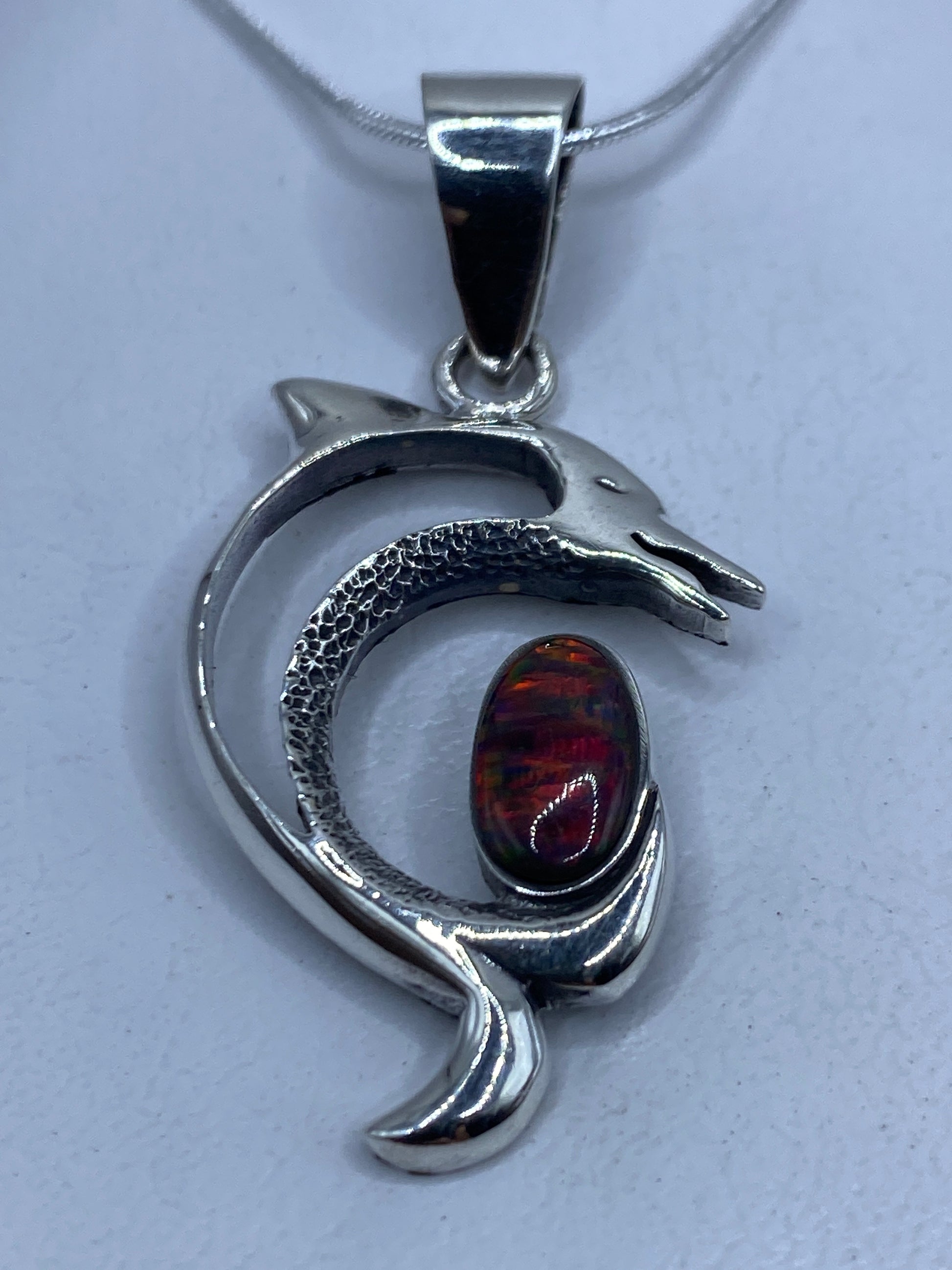 Dije serpiente de plata .950 con ópalo de fuego multicolor engastado a mano