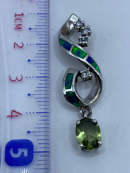 Reverso del dije de plata mostrando acabado pulido y Quinto .925