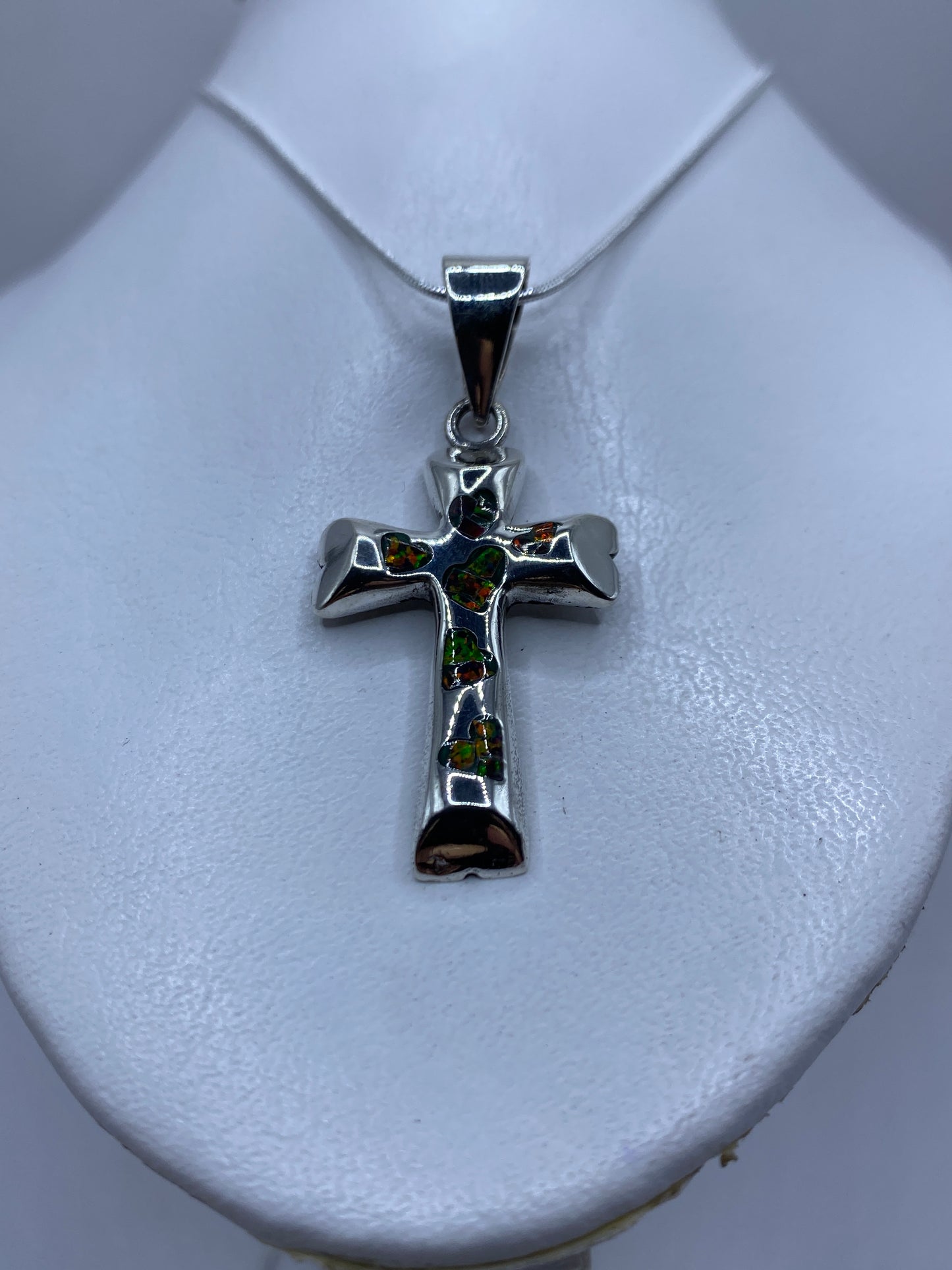 Cruz religiosa de 5.6 cm en plata .950 con reverso texturado