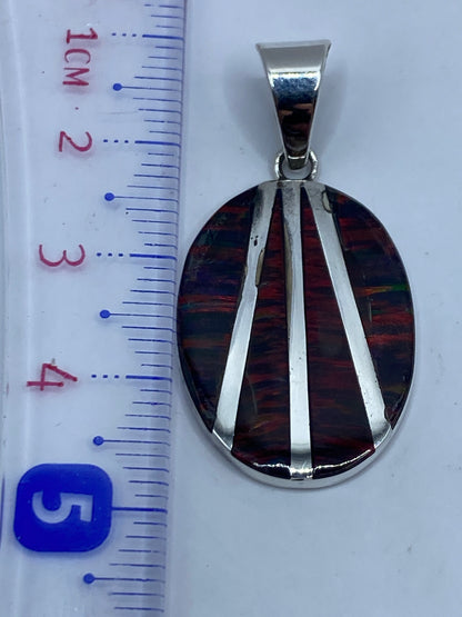 Reverso del dije con el sello .950 grabado, sin cadena