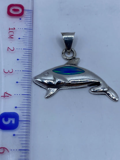Dije tiburón solo, mostrando el Quinto .925 grabado