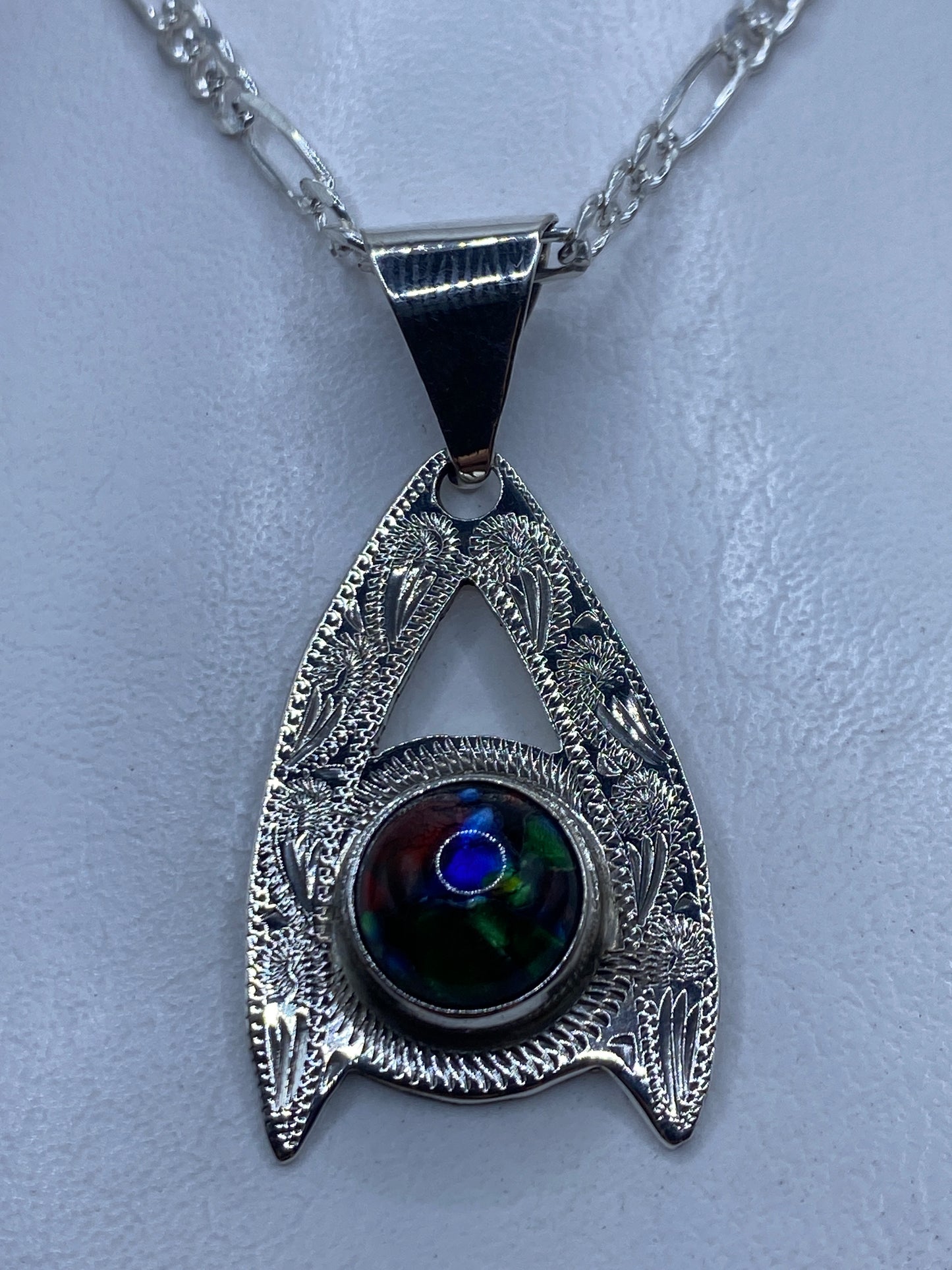 Dije tetra de plata .925 con ópalo de fuego multicolor en cadena plateada
