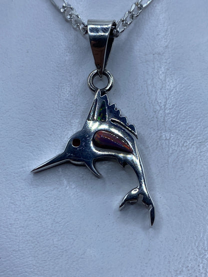 Dije de plata .925 con ópalo de fuego multicolor en tonos rojo, naranja y amarillo