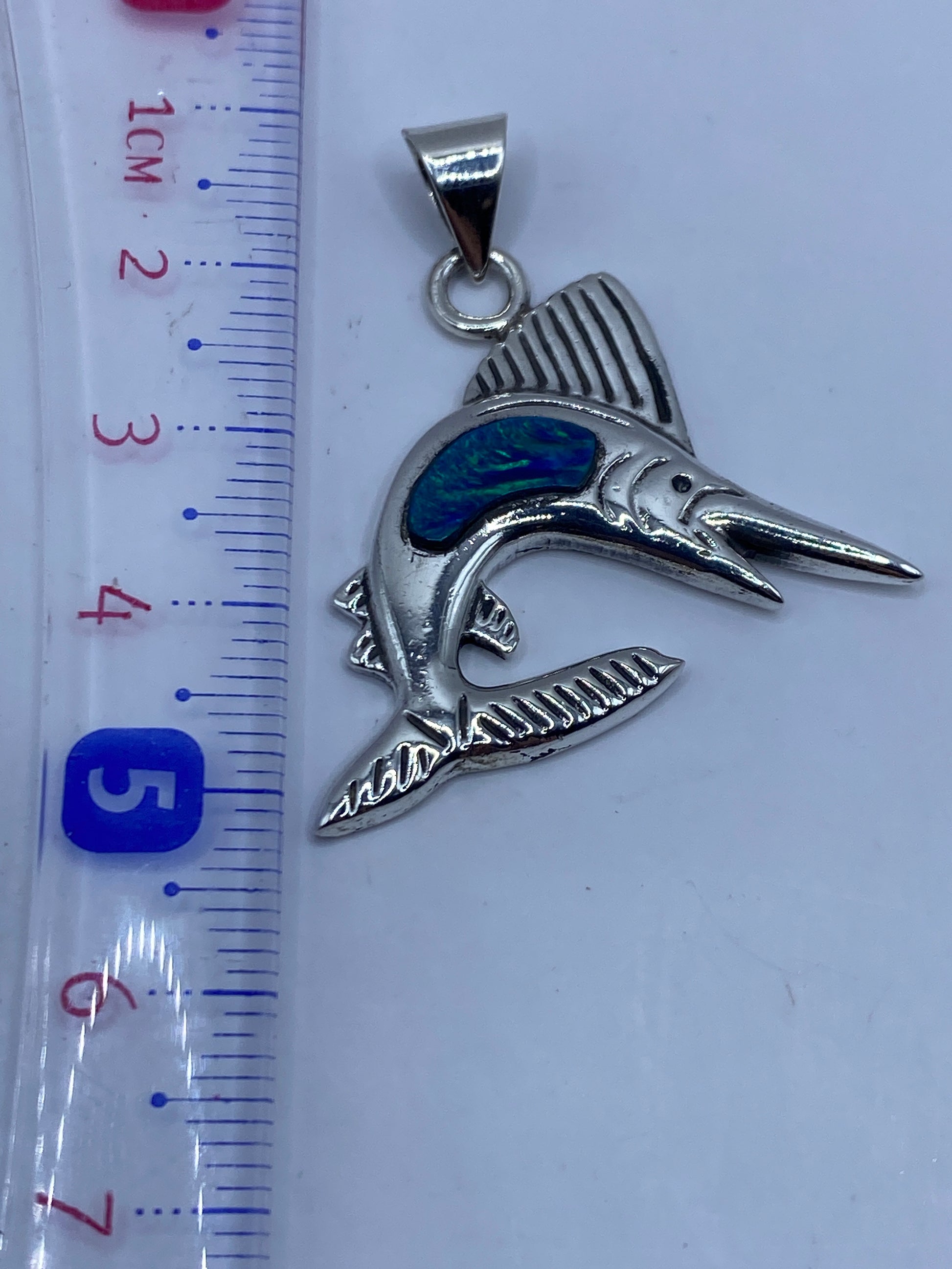 Marlin con placa .925 de autenticidad, sobre fondo blanco