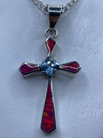 Cruz de plata .950 con Ópalo de Fuego rosa sobre cadena de plata