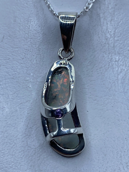 Dije de plata .950 con tres compartimentos de ópalo de fuego engastado a mano