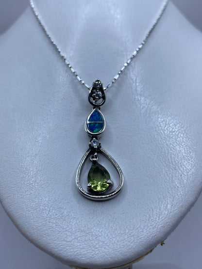 Dije de plata con Ópalo de Fuego y peridoto verde, 4.5 cm de largo