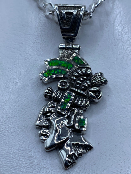 Dije prehispanico de plata .950 con Opalo de Fuego verde limon engastado