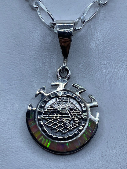 Dije de plata .950 con Ópalo de Fuego rosa en forma de pirámide Azteca