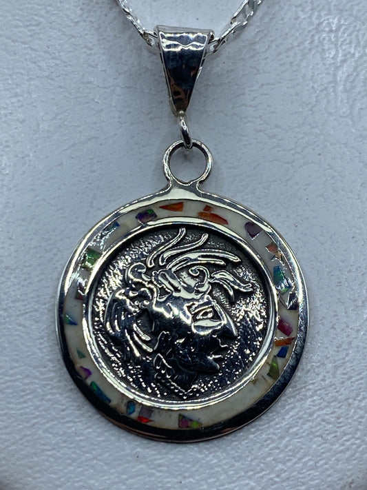 Dije prehispánico de plata .925 con ópalo de fuego multicolor engastado, largo 4.7 cm