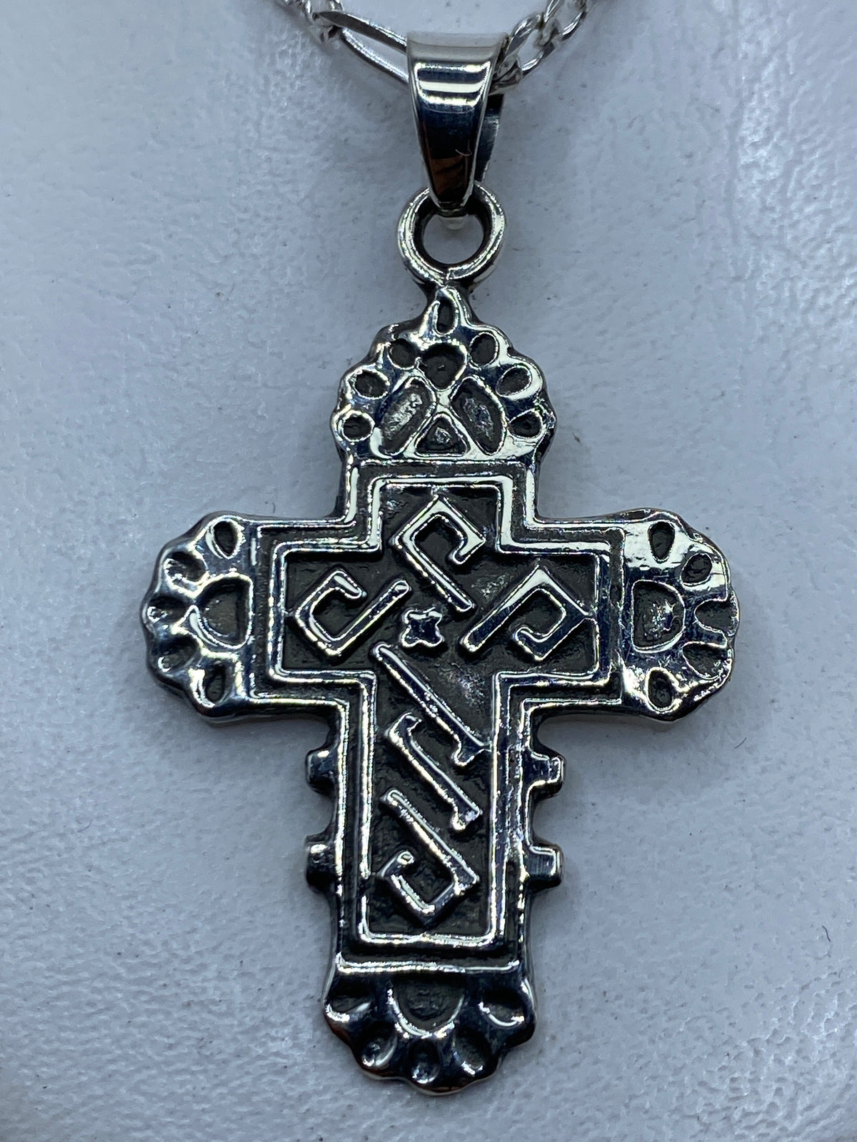 Dije cruz de plata .925 con granulado detallado, diseño religioso étnico de Taxco