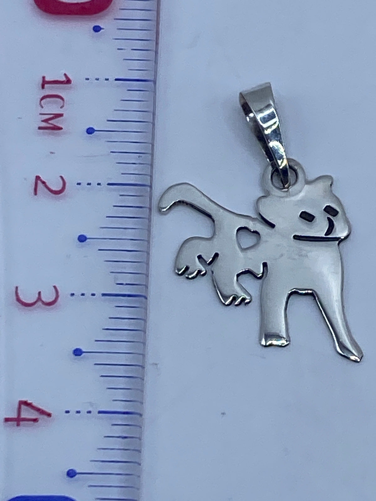 Dije gato en plata Taxco con el Quinto .925 visible en el reverso