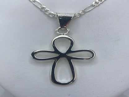 Dije cruz de plata .925 en calado de Taxco, 5 cm de largo, sobre cadena Figaro