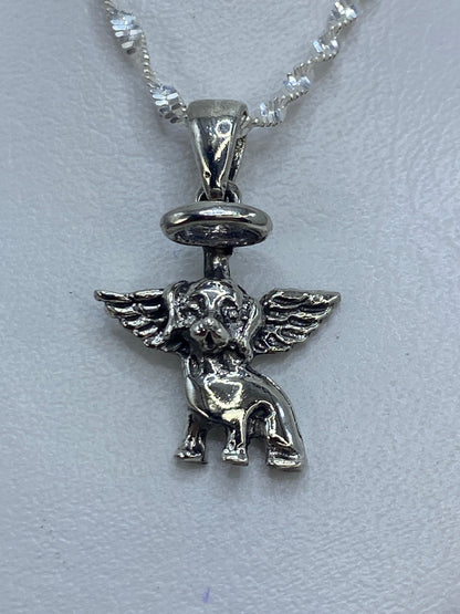 Dije de plata .925 con forma de elefante alado, 2 cm de largo, sobre cadena plateada