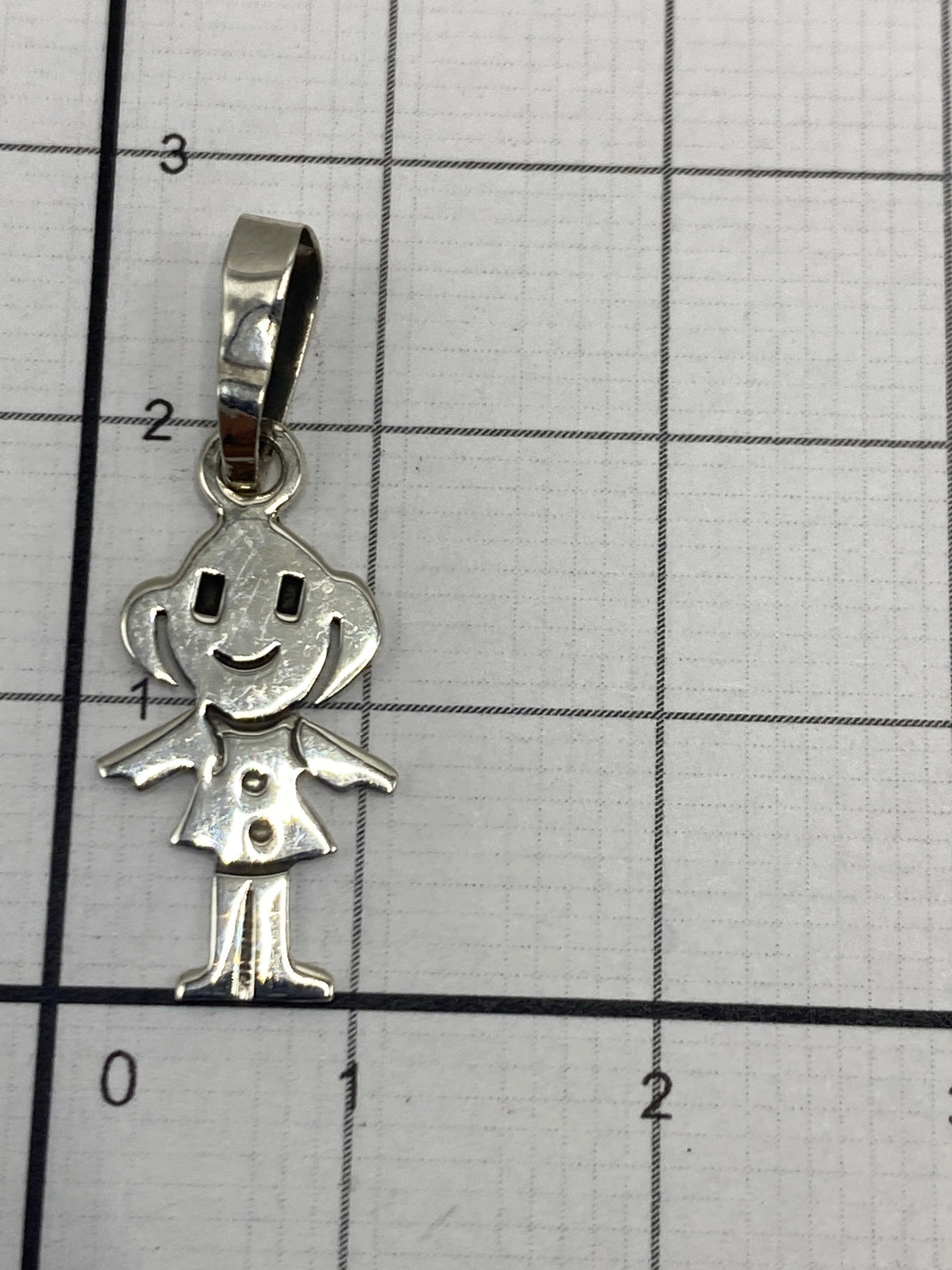 Reverso del dije mostrando el Quinto 925 grabado
