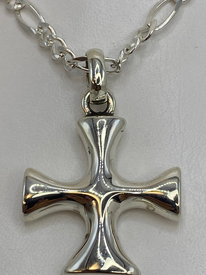 Dije cruz de plata 925 con cartoneado de Taxco sobre cadena plateada