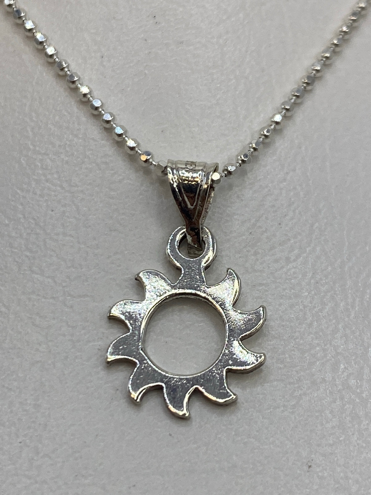 Dije de plata calado de Taxco, 1.9 cm, con diseño geométrico cortado a mano