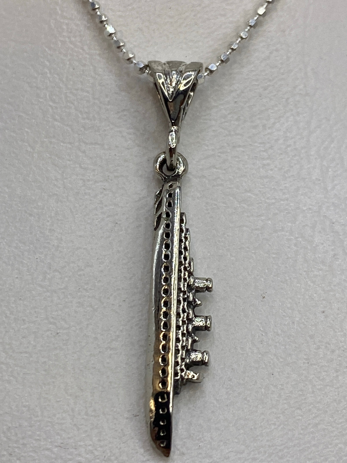 Dije de plata 925 minimalista de 3 cm colgado de una cadena