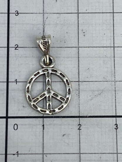 Dije símbolo de paz en plata 925 con sello Quinto grabado