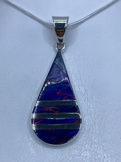 Dije de plata .950 con ópalo de fuego azul, forma de gota, 5.2 cm de largo