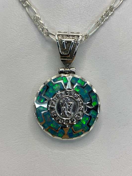Dije de plata .950 con Ópalo de Fuego azul cielo, engastado a mano en Taxco