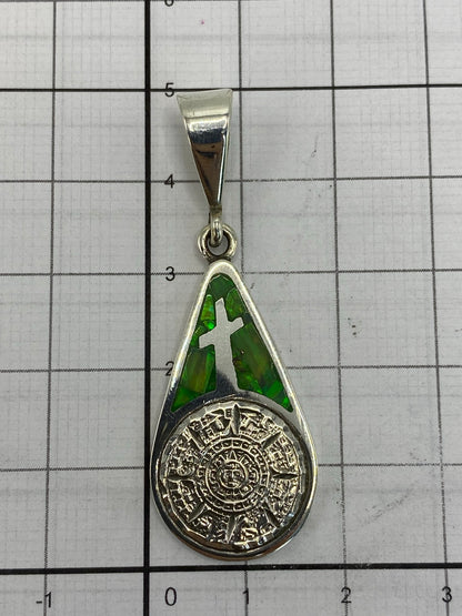 Dije sobre fondo blanco mostrando el Quinto 950 grabado y el sello MÉXICO